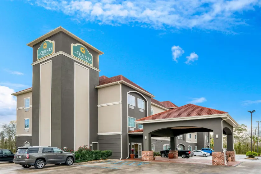 La Quinta Inn & Suites by Wyndham Broussard - Lafayette Area - Image 1