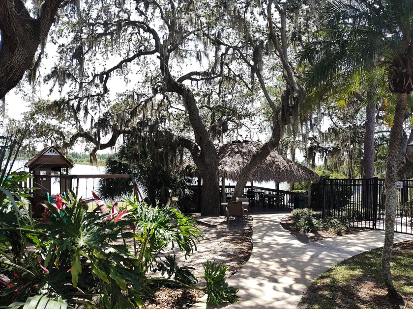 Grand Lake Resort - Image 1