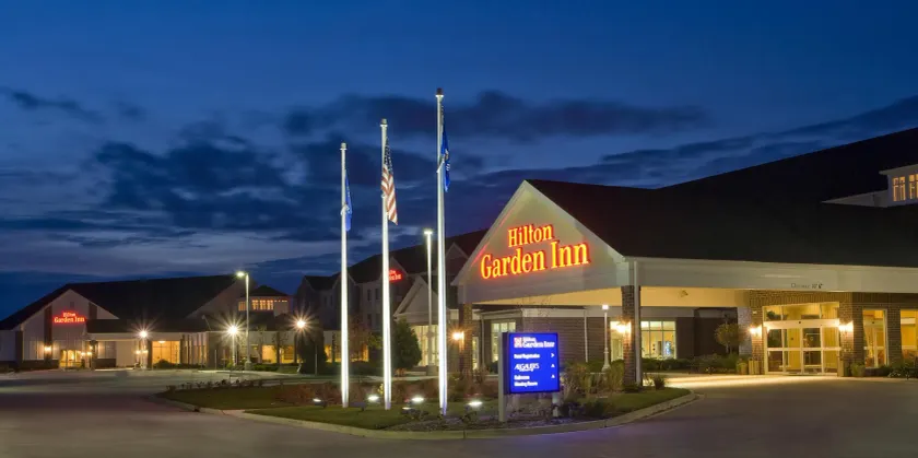 Hilton Garden Inn Milwaukee Northwest Conference Center - Image 1