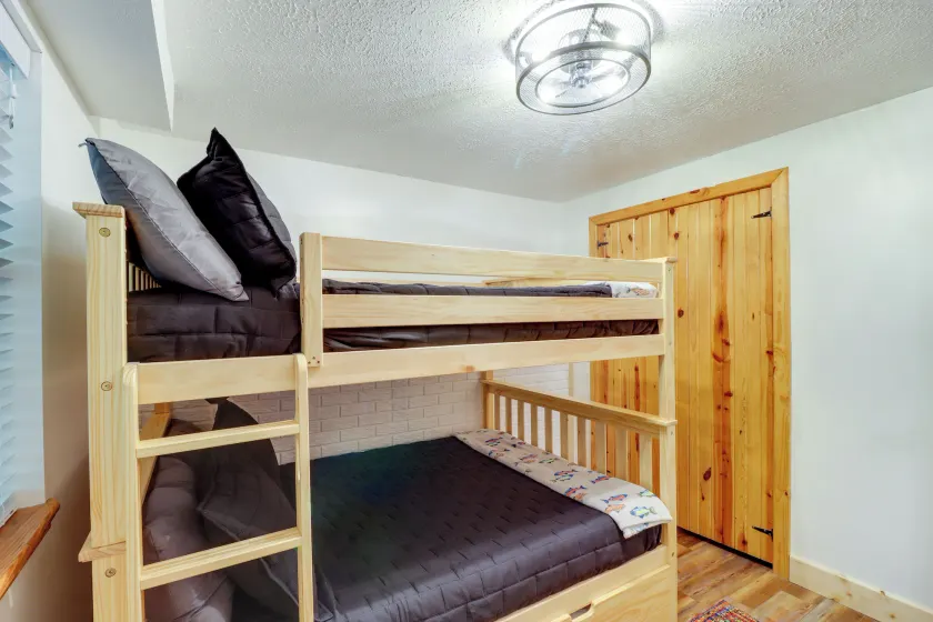 Woodsy Gassville Getaway ~ 3 Mi to White River! - Interior