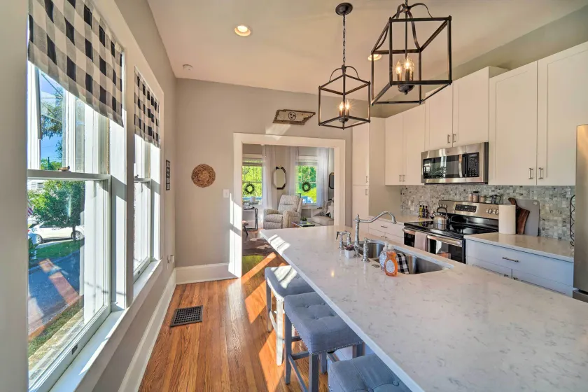 Modern, Sun-Lit Retreat w/ Fire Pit & Yard! - Interior