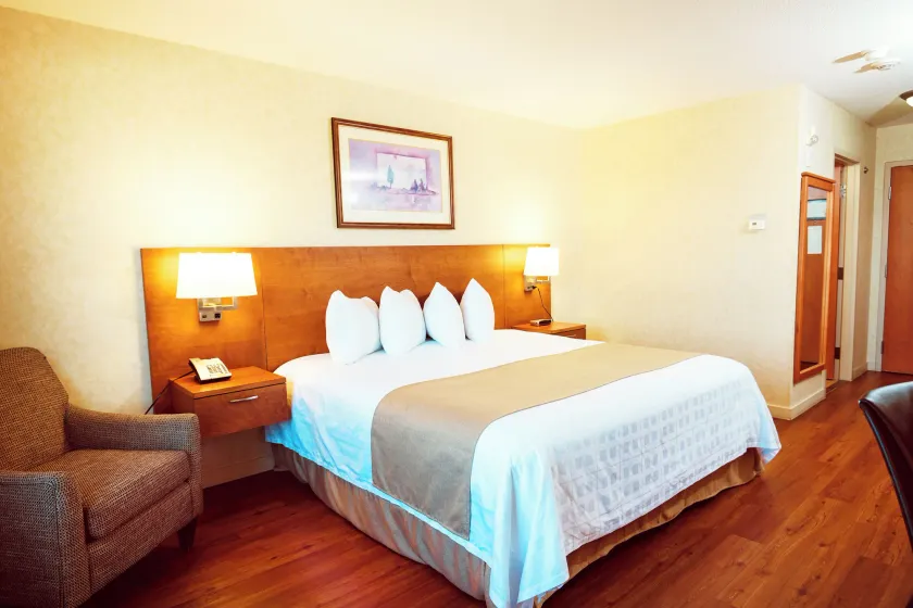 Rosslyn Inn & Suites - Image 1