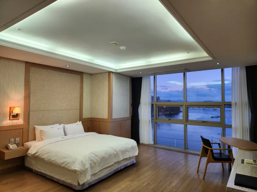 Benikea Hotel Yeosu - Image 1