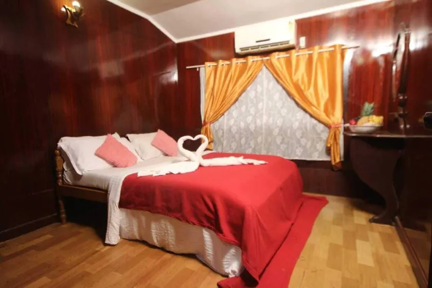 Private Houseboat - Rum