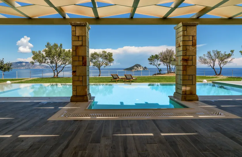 Artina Luxury Villa - Image 1