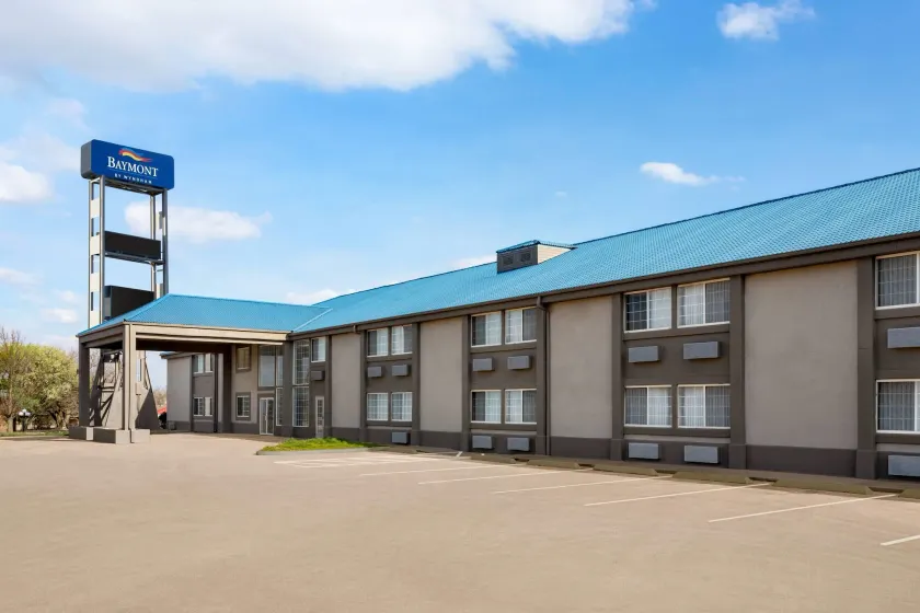 Baymont by Wyndham Blackwell I-35 - Image 1