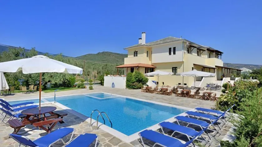 Palirria Hotel & Studios - Image 1