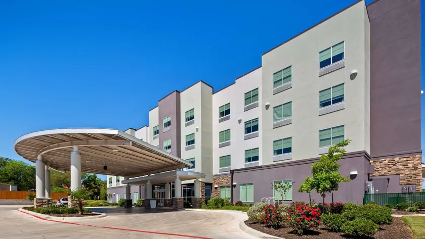 Best Western Plus Roland Inn & Suites - Image 1