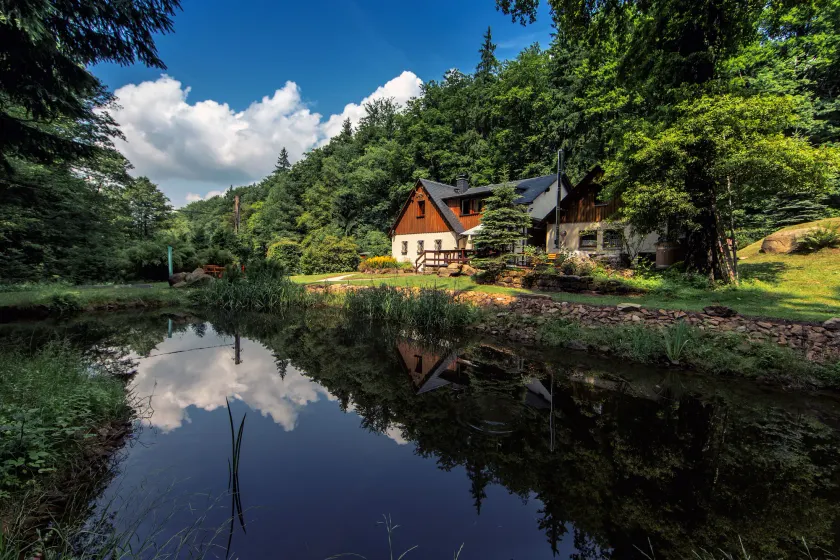 Ferienhaus Jägerhaus Oppach Alleinlage mit See - Image 1