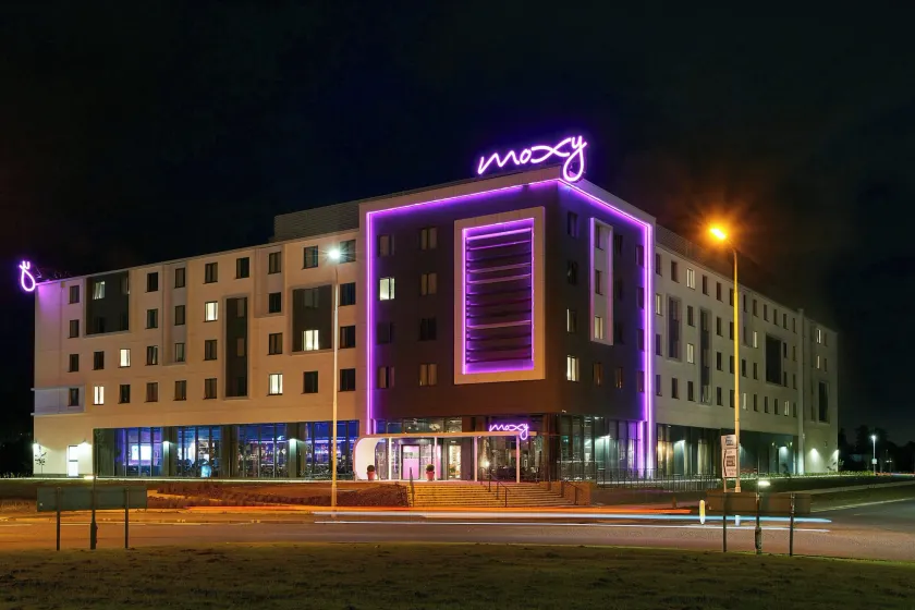 Moxy Edinburgh Airport - Image 1