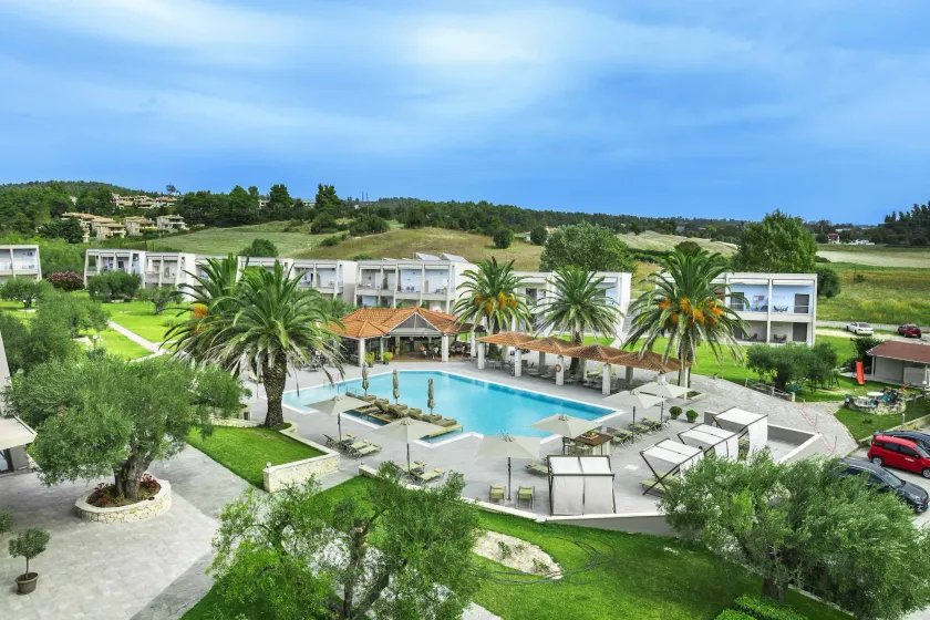 Iris Hotel - Image 1