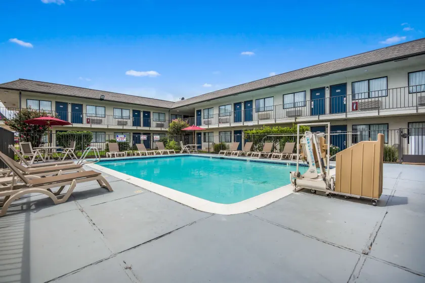 Motel 6-College Station, TX - Bryan - Image 1