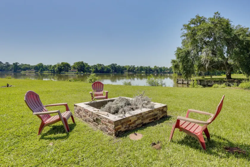 Rural Lakefront Home - 17 Mi to Dtwn Livingston - Image 1