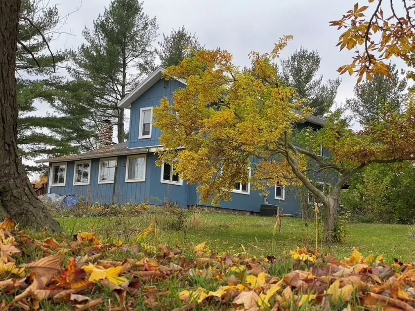 Inn Between the Lakes - Image 1