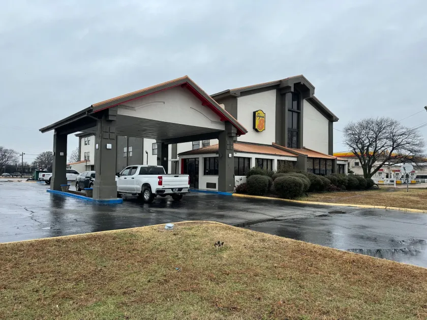 Super 8 by Wyndham Blytheville - Image 1