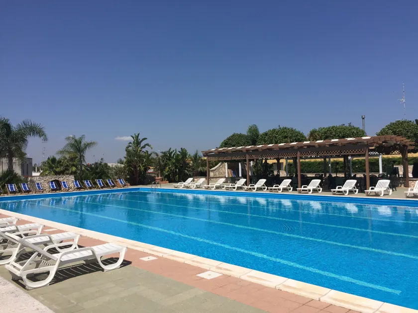 Racar Hotel - Image 1