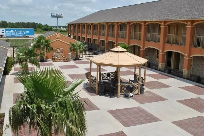Executive Inn Brookshire - Image 1