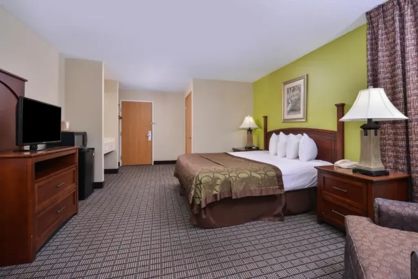Regency Inn Geneseo - Image 1