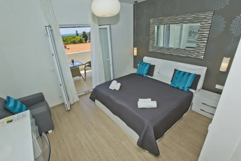 Violeta Hvar - Image 1
