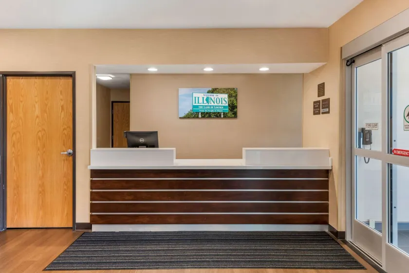 Comfort Inn & Suites near Route 66 - Lobby
