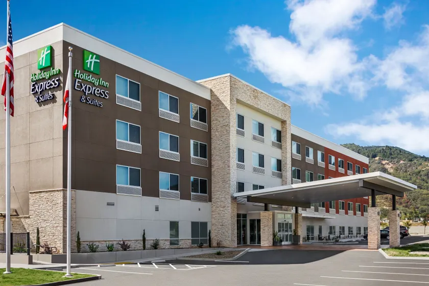 Holiday Inn Express & Suites - Ukiah by IHG - Image 1