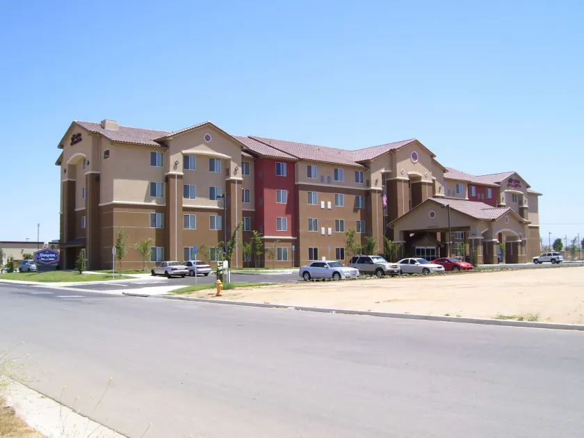 Hampton Inn & Suites Bakersfield North-Airport - Image 1