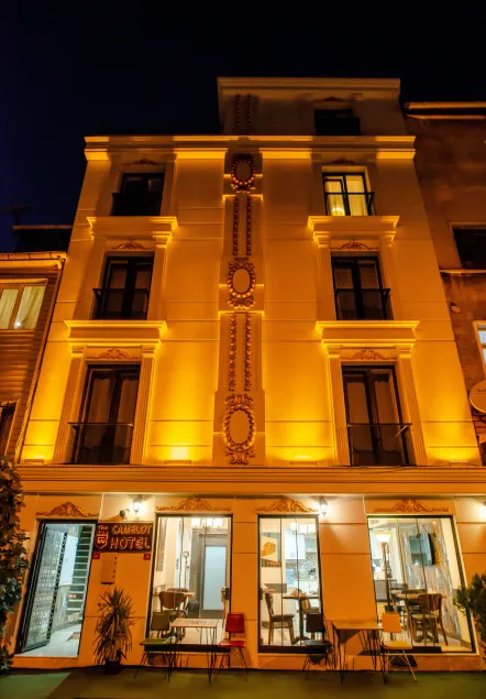 The Camelot Hotel - Image 1
