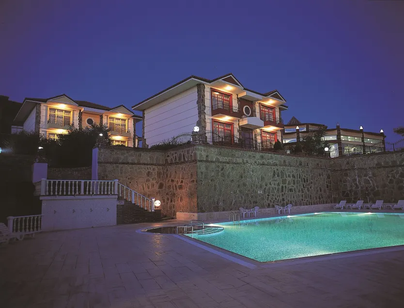 Nysa Hotel - Image 1