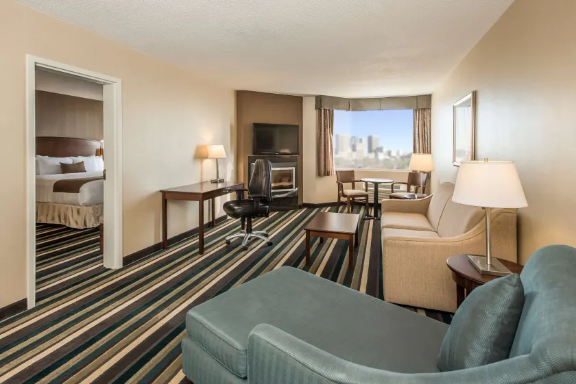 Best Western Plus Winnipeg Airport Hotel - Image 1