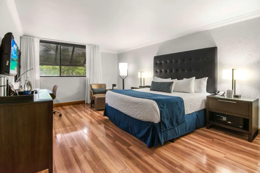 Miami Lakes Hotel - Image 1