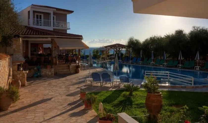 Amoudi Studios Apartments Hotel - Image 1