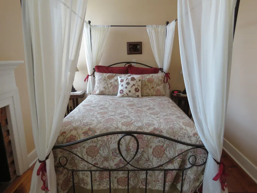 The Swope Manor Bed & Breakfast - Image 1