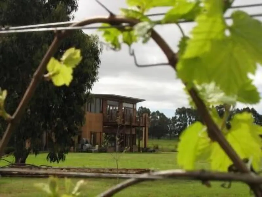 Bettenay Loft Spa Apartment & Lakeview Chalets - Image 1
