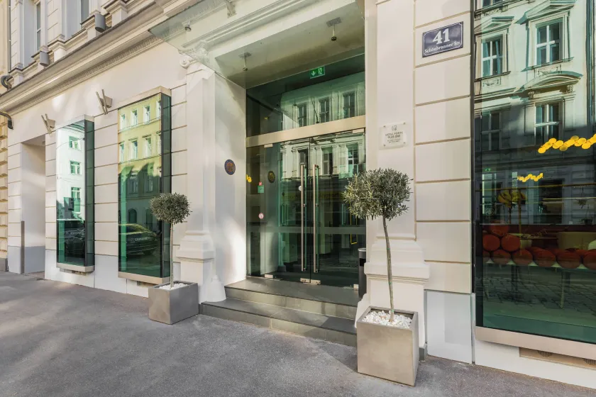 FortyPlusOne Hotel Vienna - Image 1