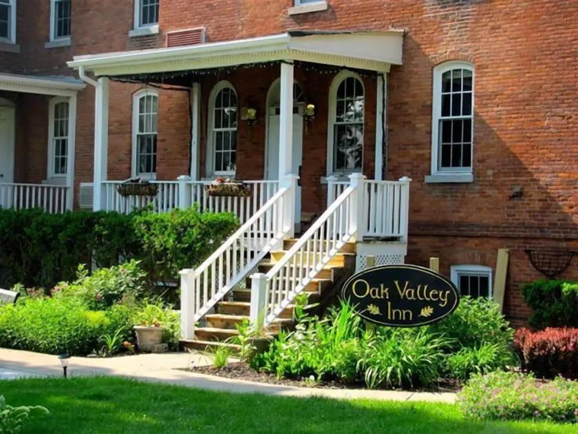 Oak Valley Inn and Suites - Image 1