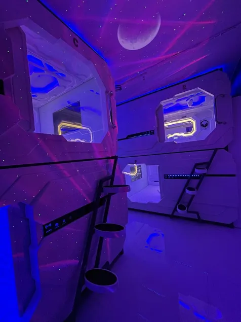 BMAX SPACEPODS sleep in space - 4mins from Mactan Airport - Image 1