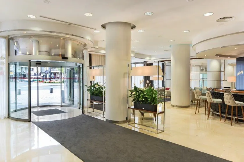 Hotel Husa Gran Vía Logroño - Entrada interior