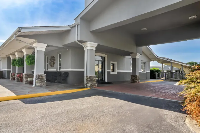 Quality Inn & Suites Greenville - Haywood Mall - Image 1