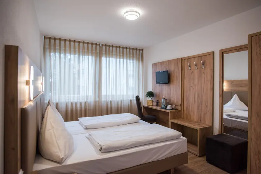 Hotel Leo - Image 1