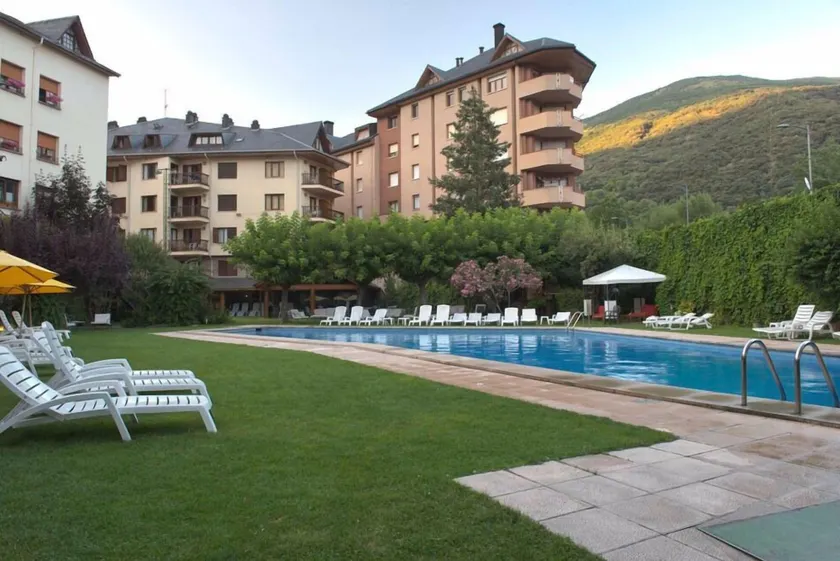Hotel Restaurant Pessets & SPA - Image 1