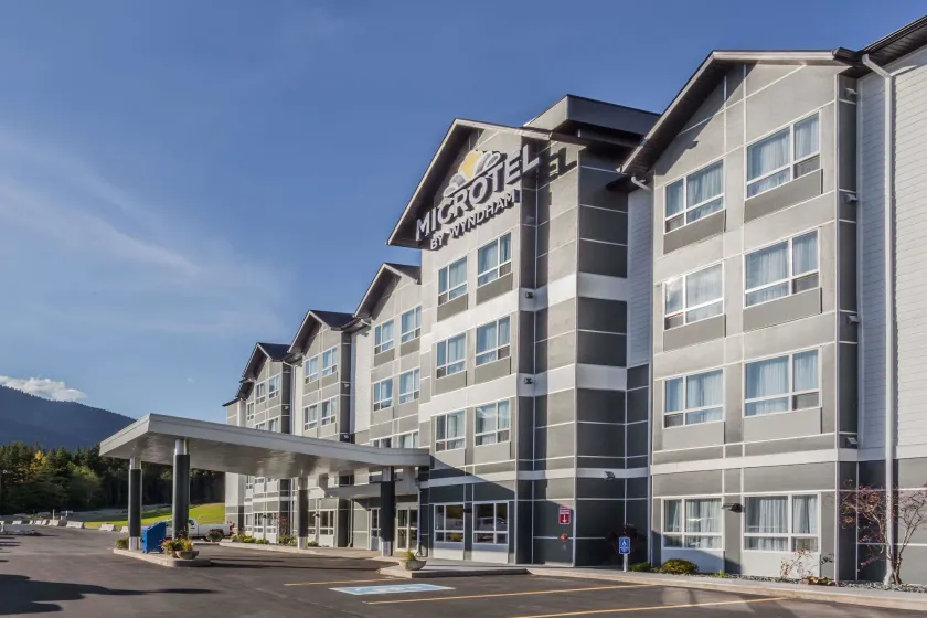 Microtel Inn and Suites by Wyndham Kitimat - Image 1