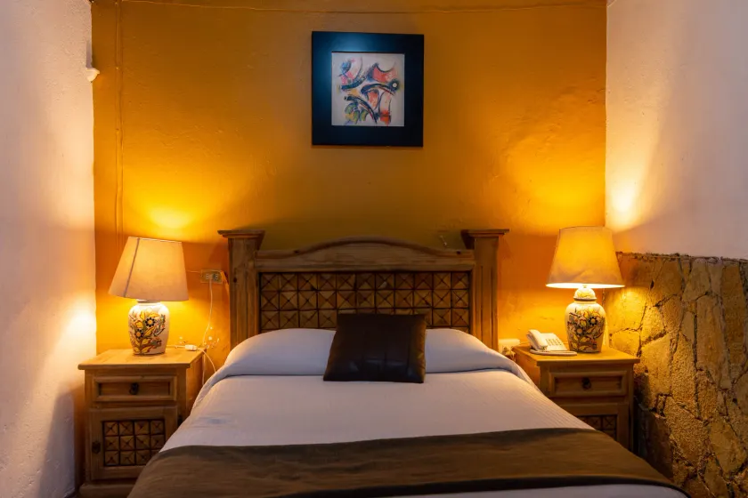Hotel Casa Sangre de Cristo - Image 1