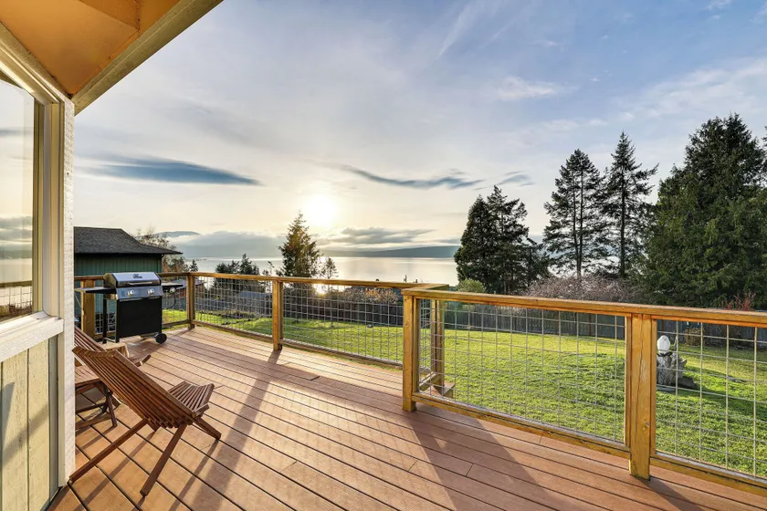 Port Townsend Escape w/ Deck, Bay & Mountain Views - Image 1