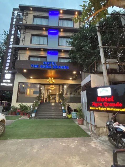 Goyal Hoteliers - Hotel The Agra Grande - Image 1