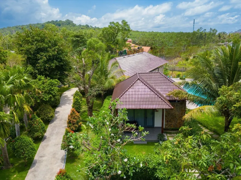 Emerald Garden Retreat - Image 1