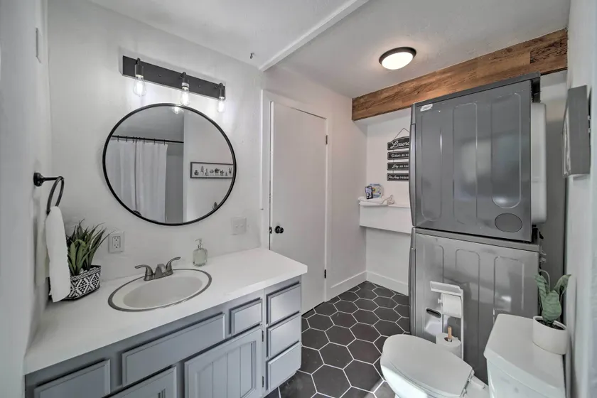 Bright & Airy Liberty Lake Abode w/ Backyard! - Interiør