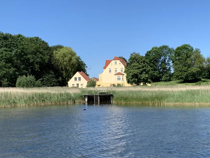 Ferienhaus \"Gut Grubnow Rügen\" mit Seeblick, privater Terrasse und WLAN - Image 1