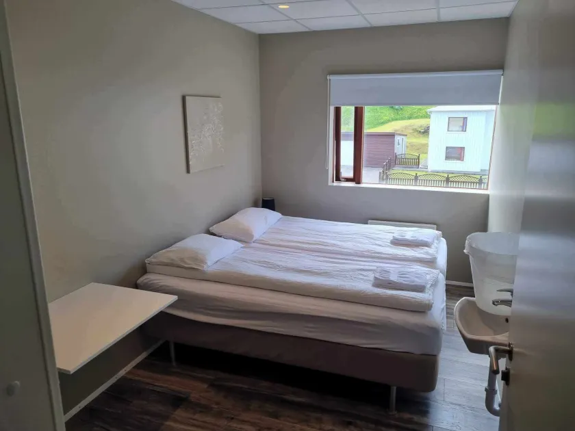Við Hafið Oceanfront Guesthouse - Image 1