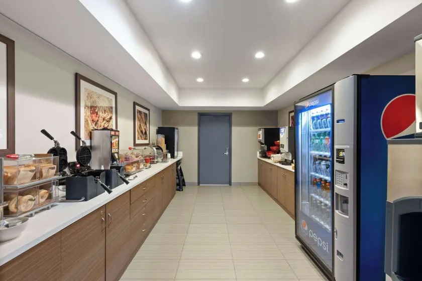 Microtel Inn & Suites by Wyndham Kirkland Lake - Image 1