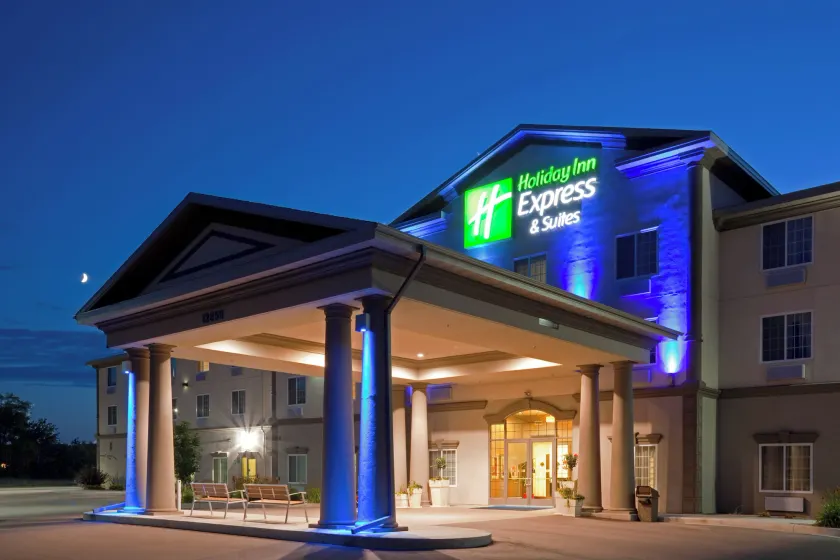 Holiday Inn Express Hotel & Suites Eau Claire North by IHG - Image 1